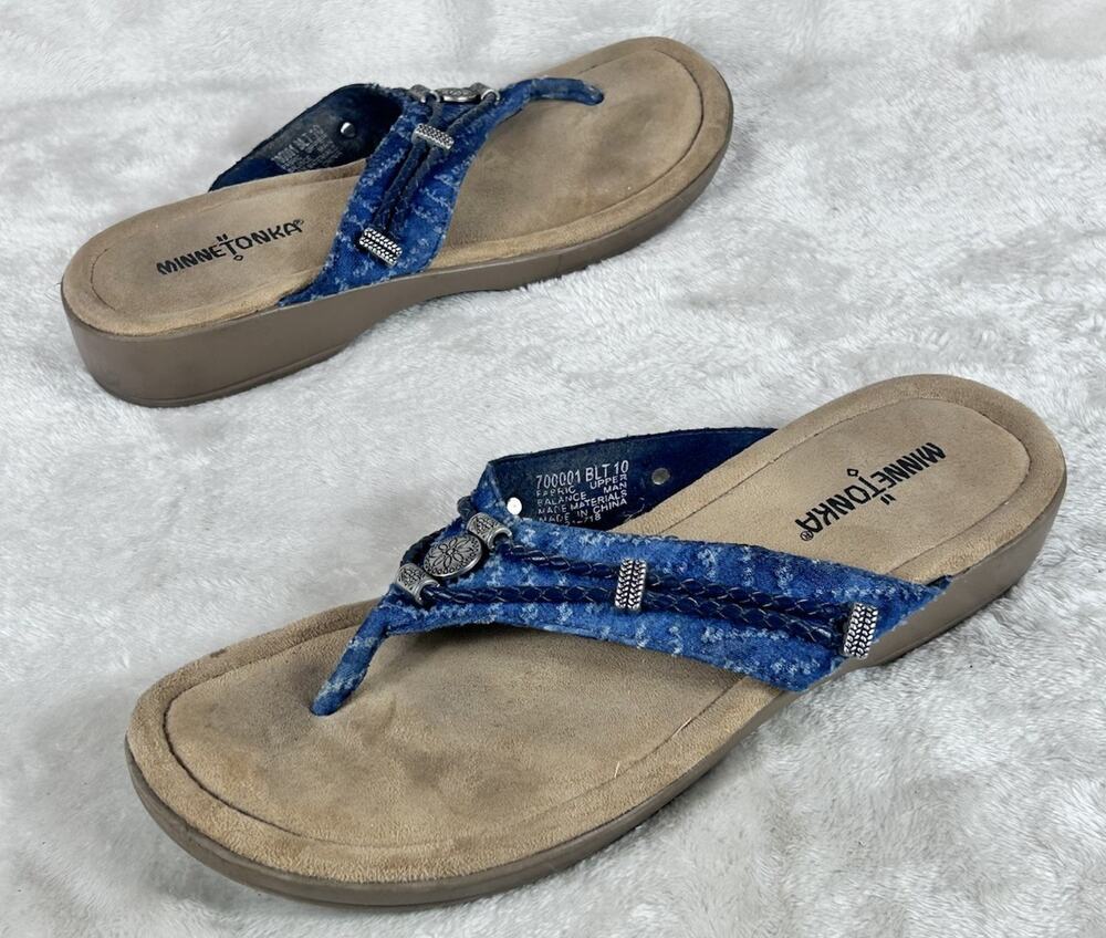 Minnetonka Sandals Women’s Sz 10 Blue Thong Fabric Upper Braided Medallion